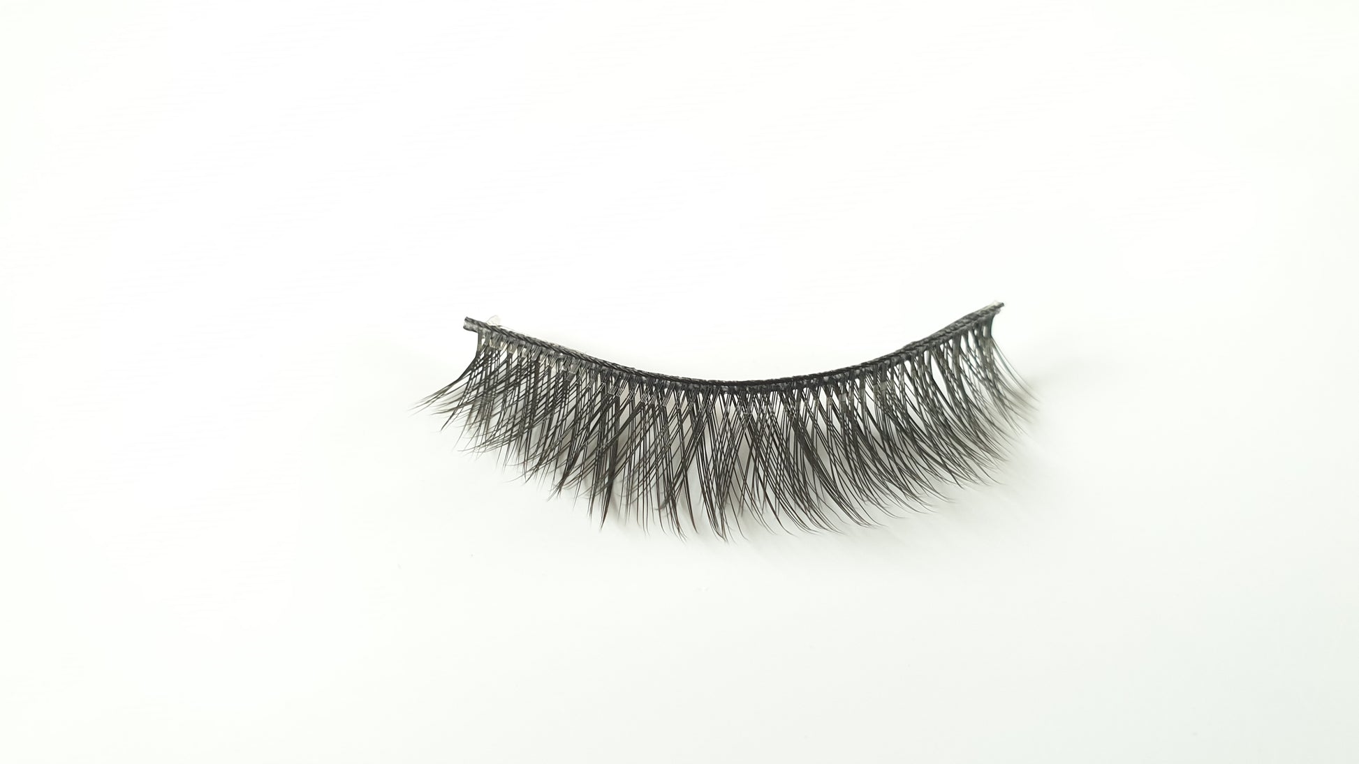 Essential lashes for wispy, feathery lash lovers! Our lashes are made with super thin PBT silk fibres, and 100% vegan & cruelty free, they are perfect for a full glam look and are re-usable more than 30 times.