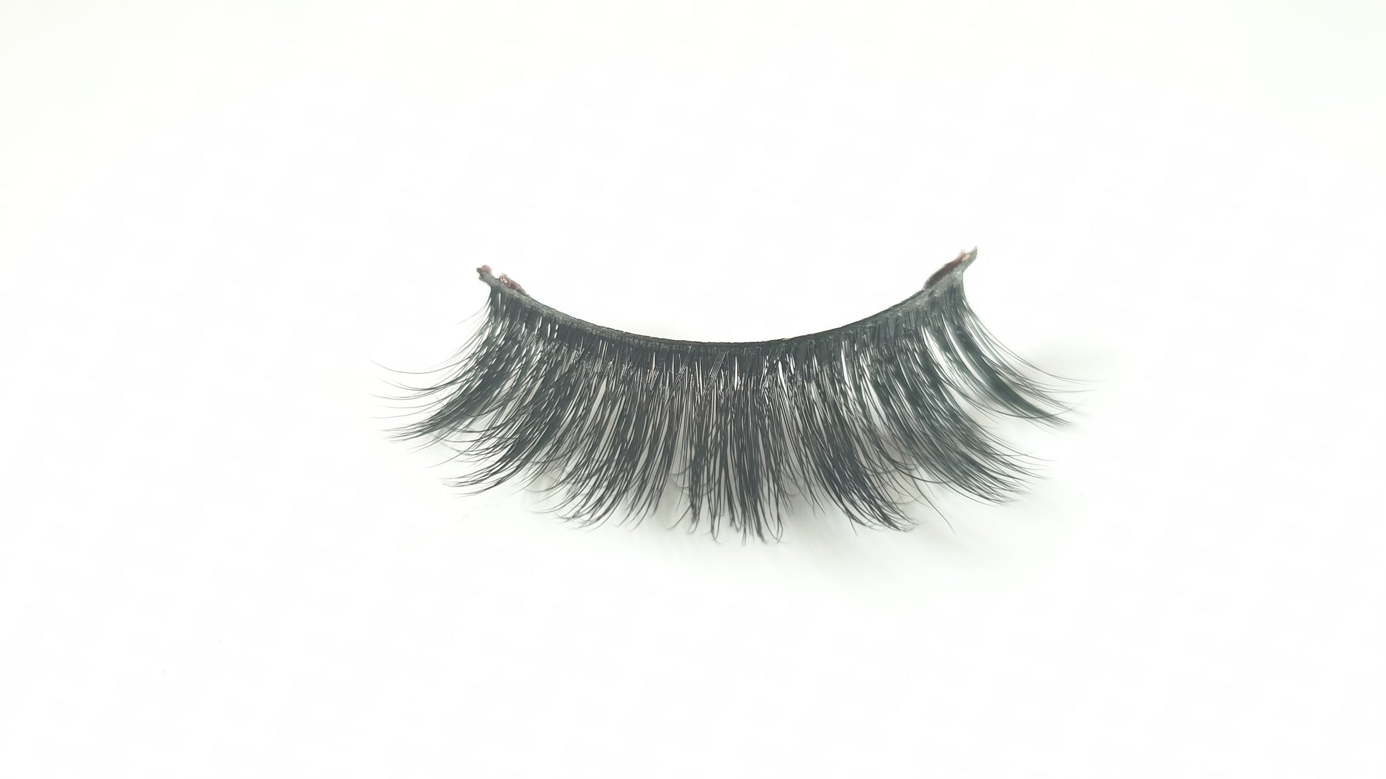 Silk lashes are our newest range of lashes here at MIT Beauty. Handcrafted with double layered premium synthetic fibres. Their fine silk hairs make the lashes ultra lightweight on the eyes whilst providing an elegant sexy look.