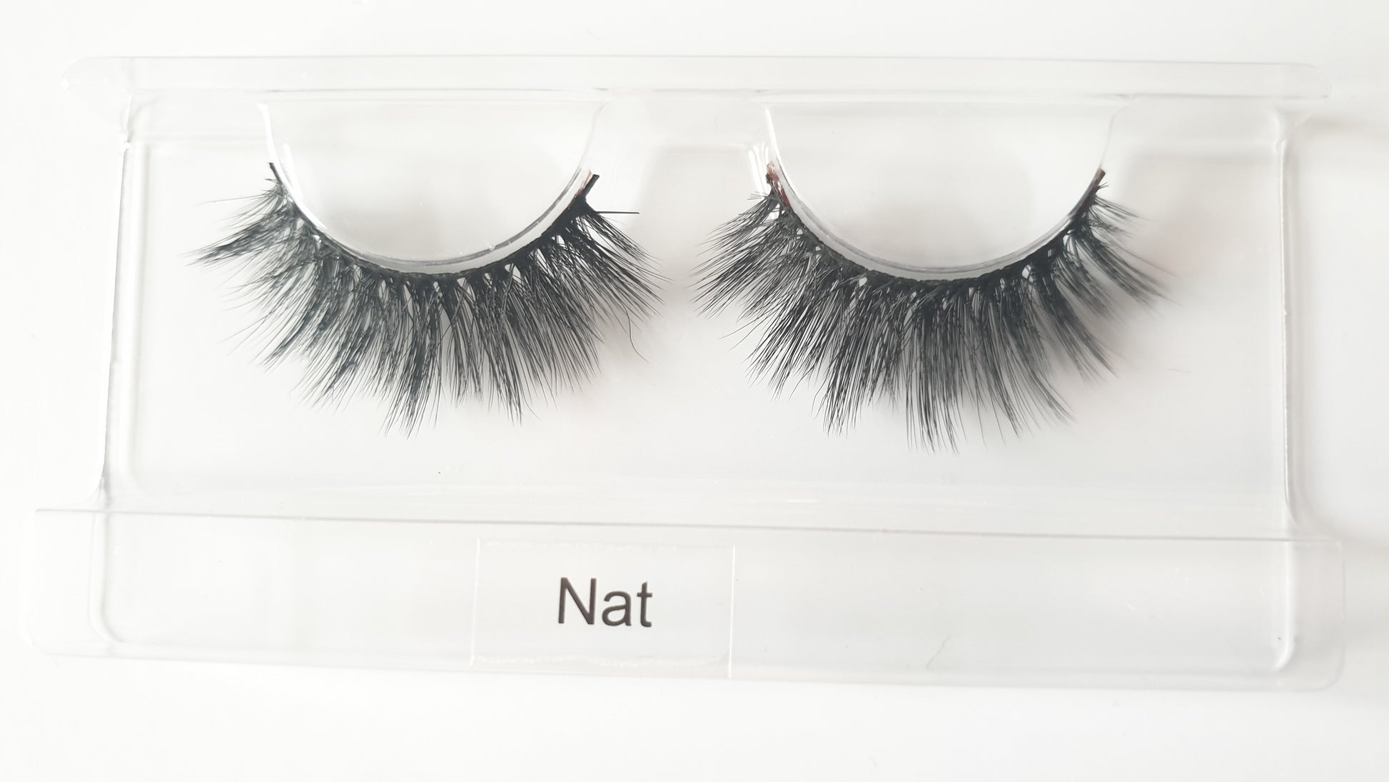 Silk lashes are our newest range of lashes here at MIT Beauty. Handcrafted with double layered premium synthetic fibres. Their fine silk hairs make the lashes ultra lightweight on the eyes whilst providing an elegant sexy look.