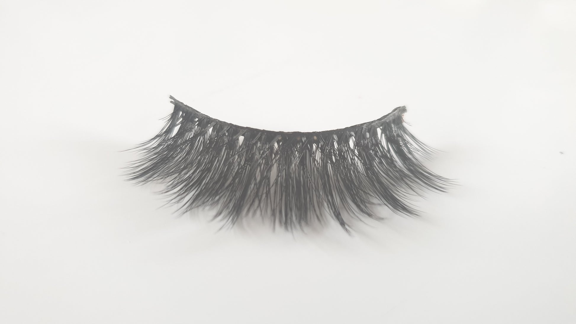 Silk lashes are our newest range of lashes here at MIT Beauty. Handcrafted with double layered premium synthetic fibres. Their fine silk hairs make the lashes ultra lightweight on the eyes whilst providing an elegant sexy look.