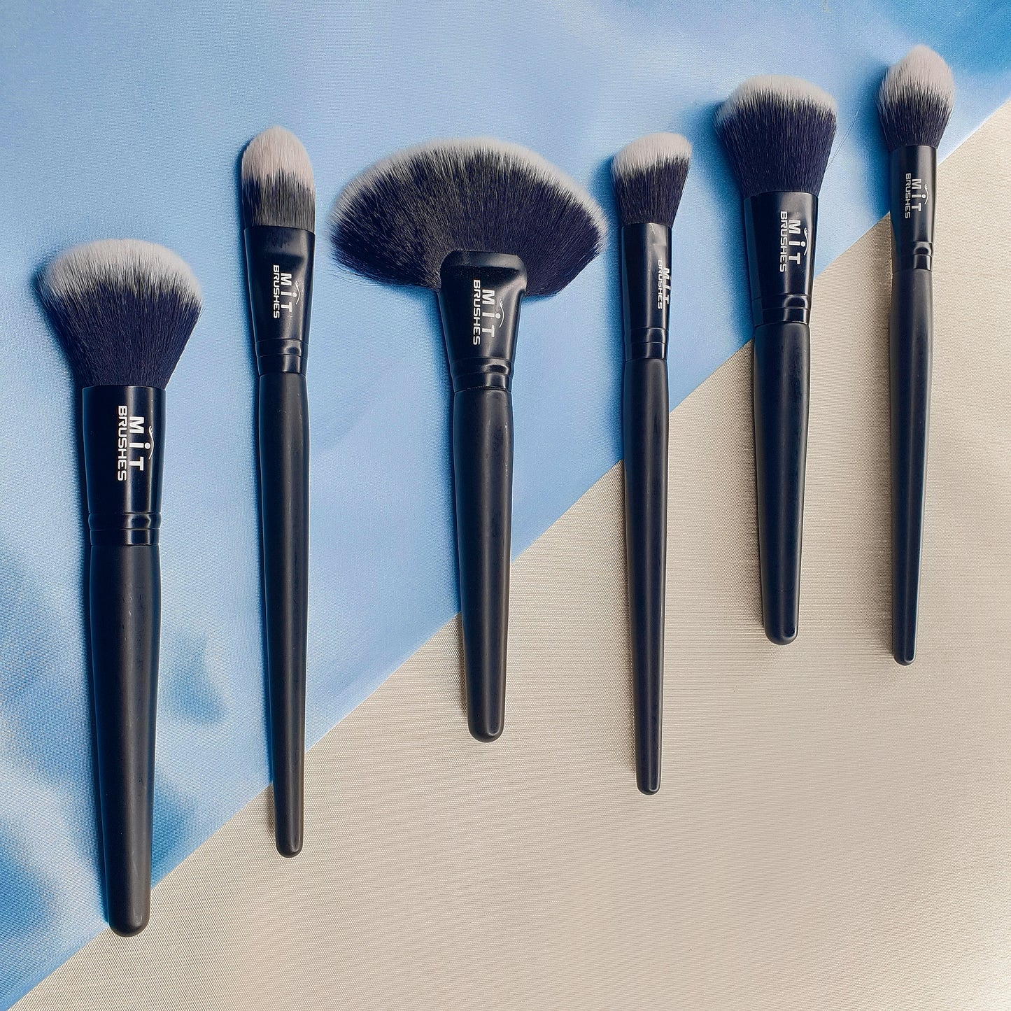 MIT ONYX 13 Piece Professional Makeup Brush Set