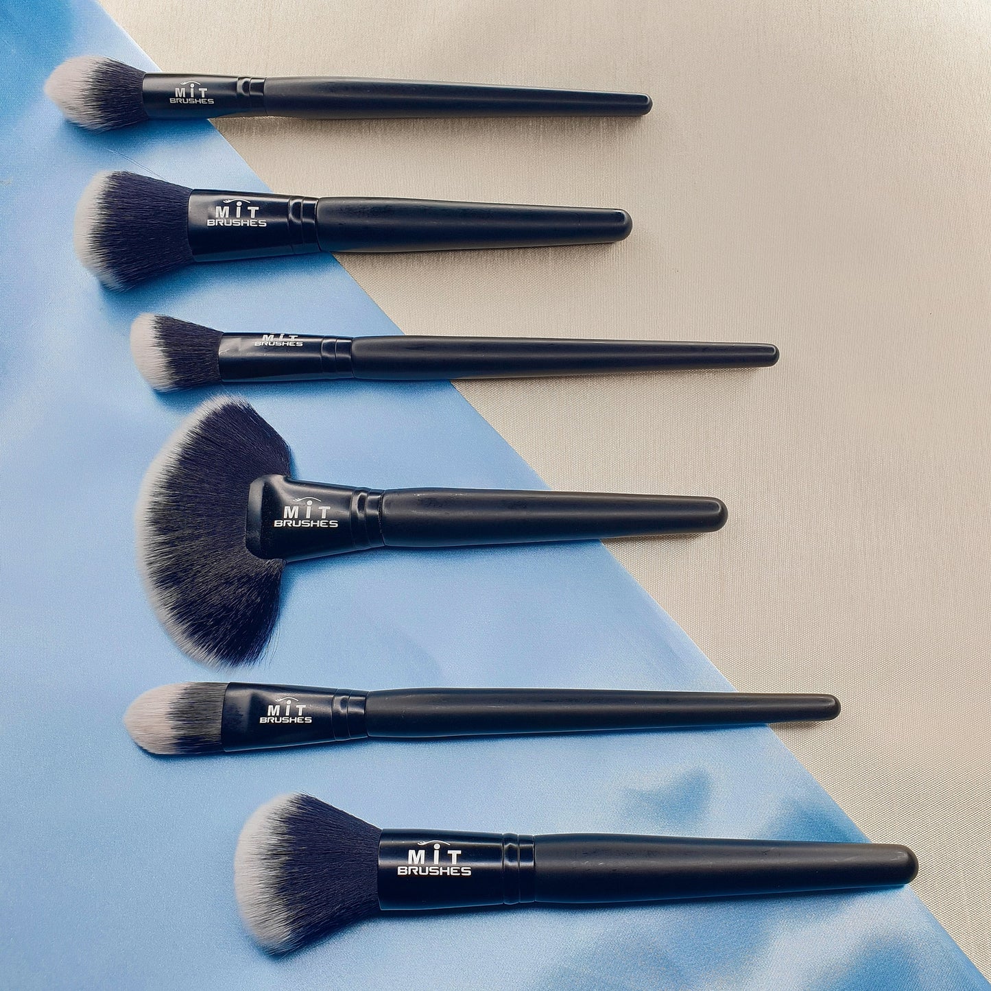 MIT ONYX 13 Piece Professional Makeup Brush Set