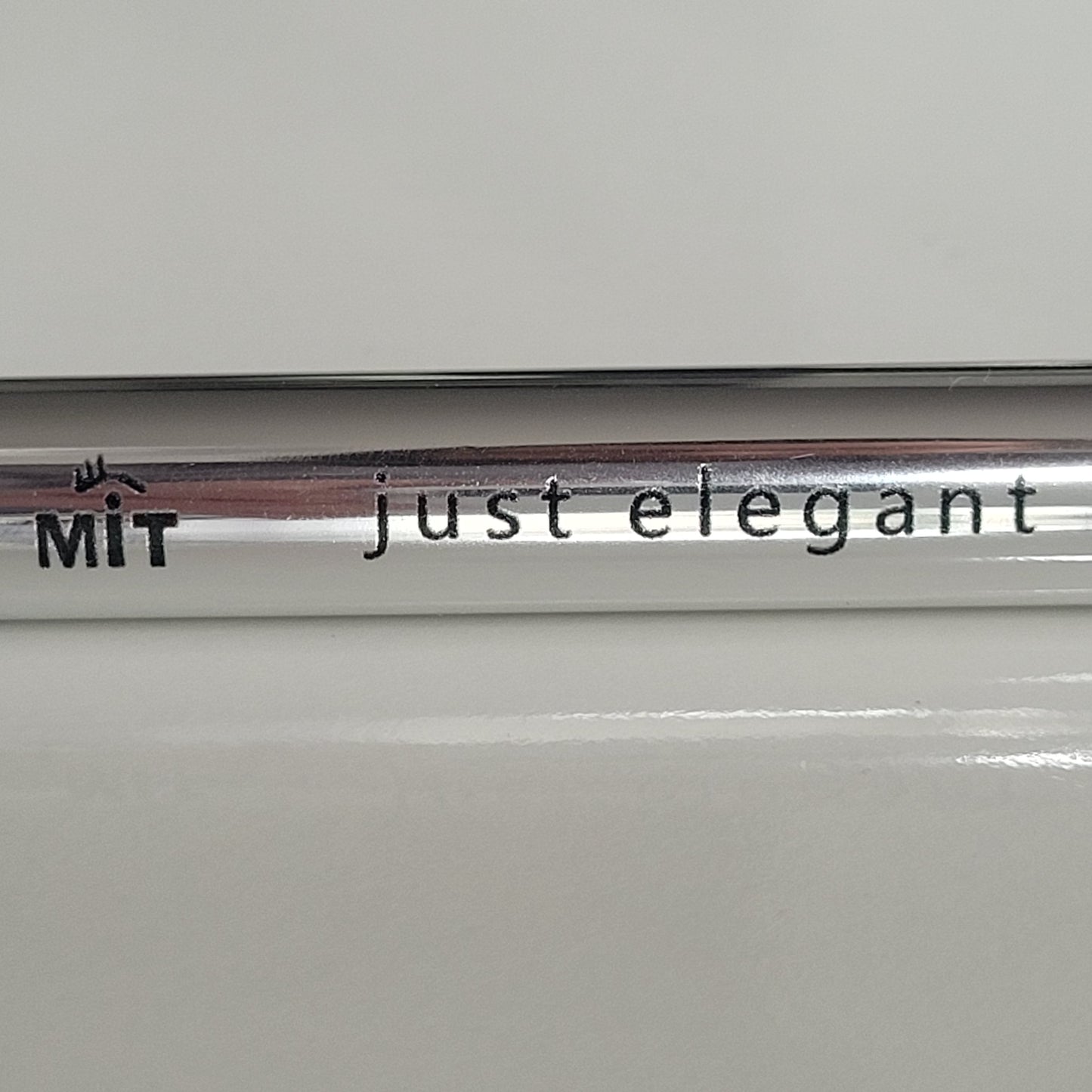 MIT Magic Eyelash Adhesive Applicator Glue Pen