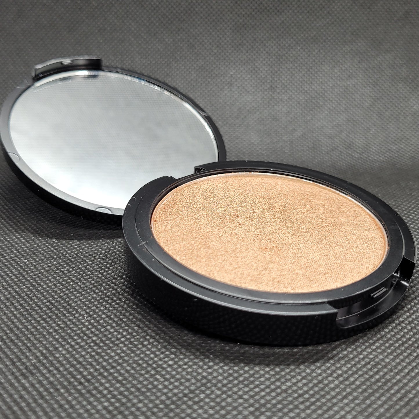 MIT QUEEN IDIA Powder Highlighter - ANGEL Complexion Illuminating Powder