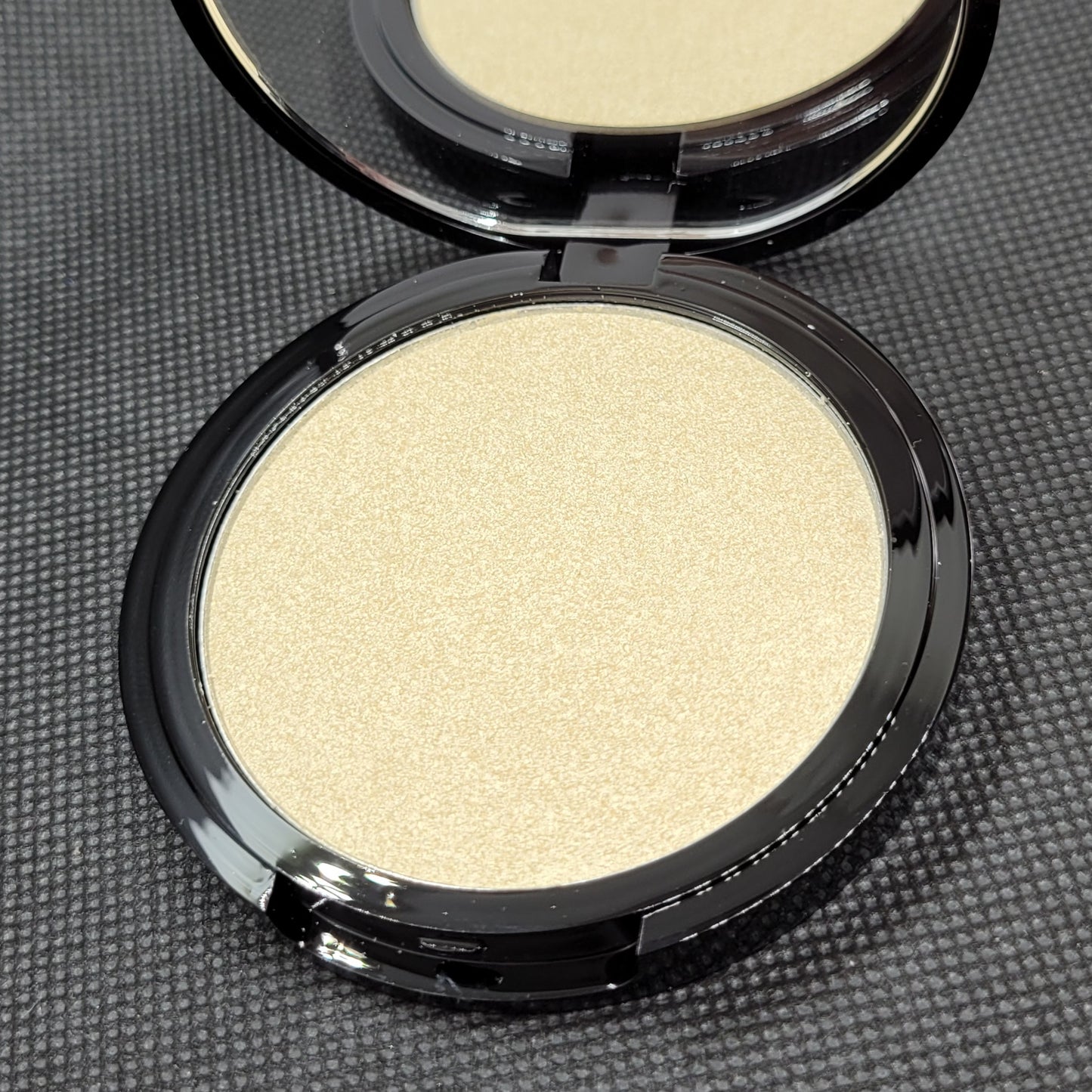 MIT QUEEN IDIA Powder Highlighter - IYOBA Complexion Illuminating Powder