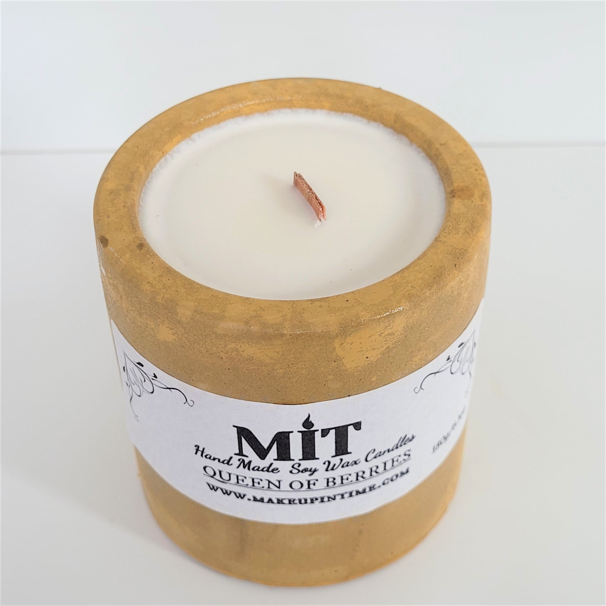 Limited edition hand made candles with a fantastic fresh & sweet scent with an aroma of strawberry and If you have them plug-in fragrances within your home, these candles will have a better reaction to when you enter the room leaving your room smelling like the most divine candy. #candles #handmade